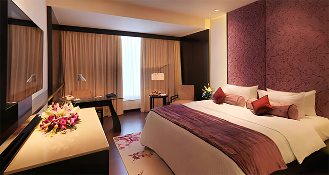 Club Room with Bathtub