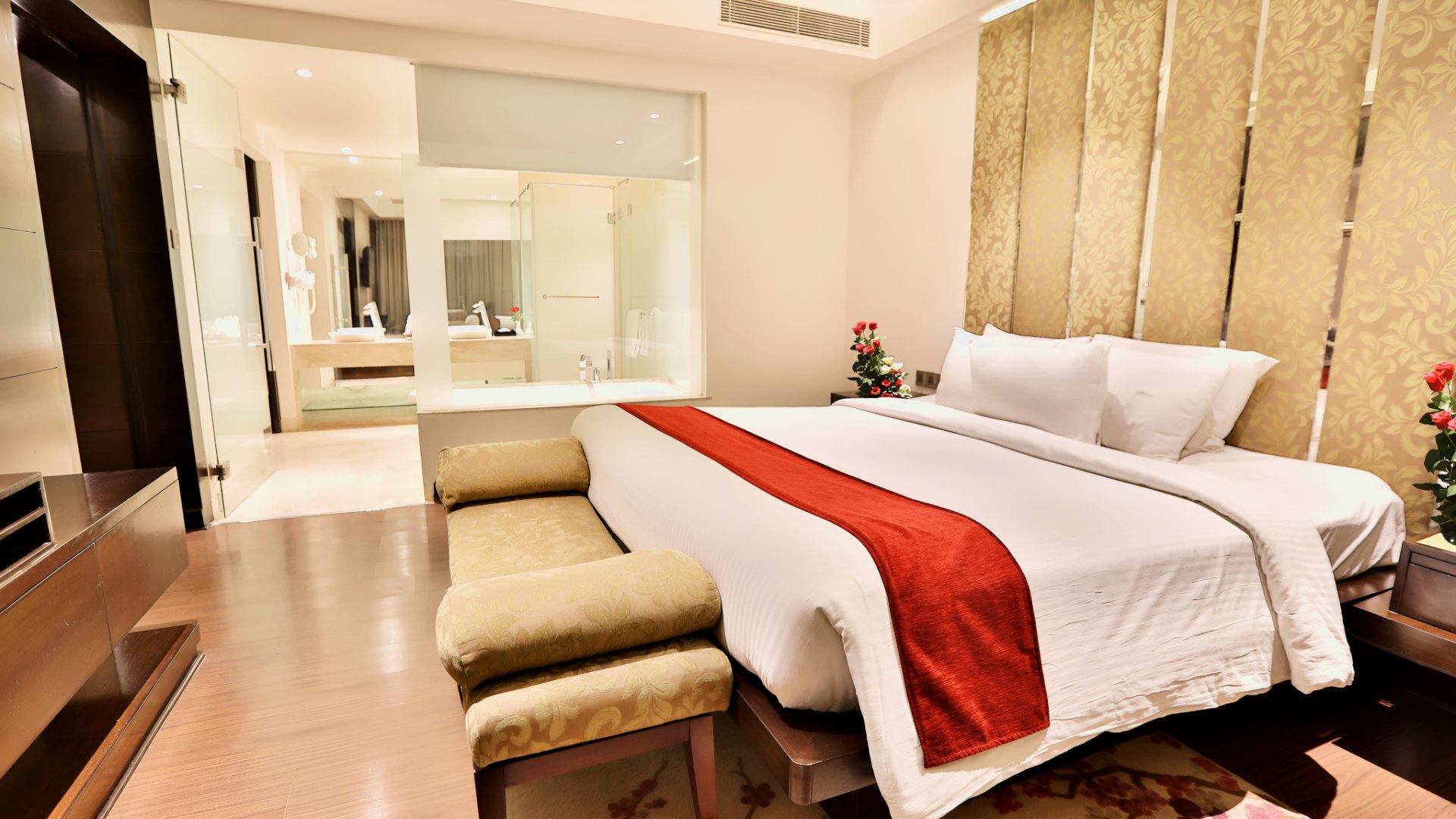 Club Room with Bathtub